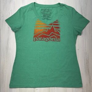 Patagonia V Neck Green and Orange Mountain Tee Sz M
